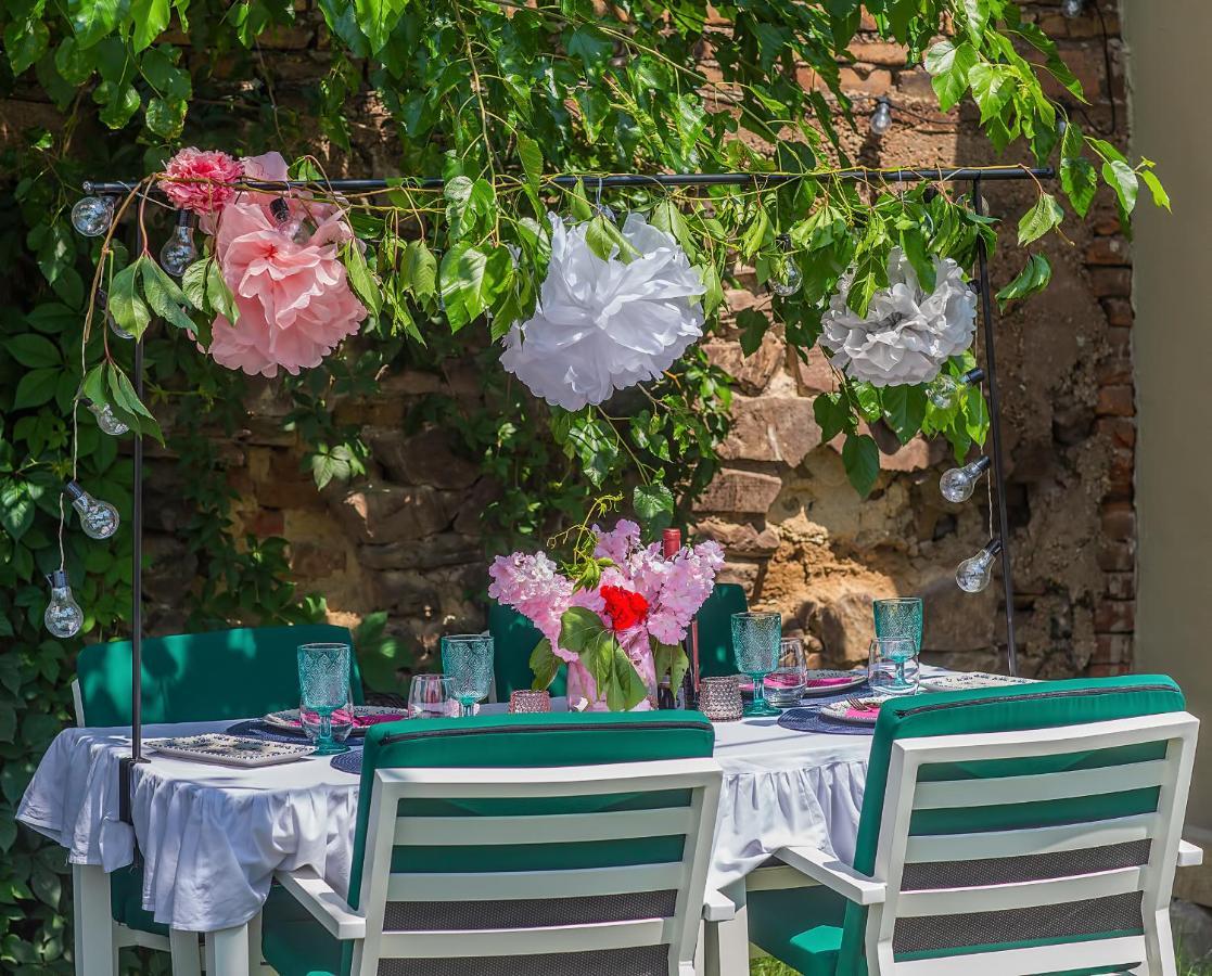 La Fontaine Hotel Hunedoara Eksteriør billede
