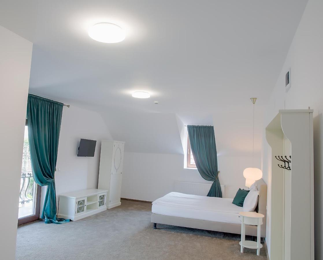 La Fontaine Hotel Hunedoara Værelse billede