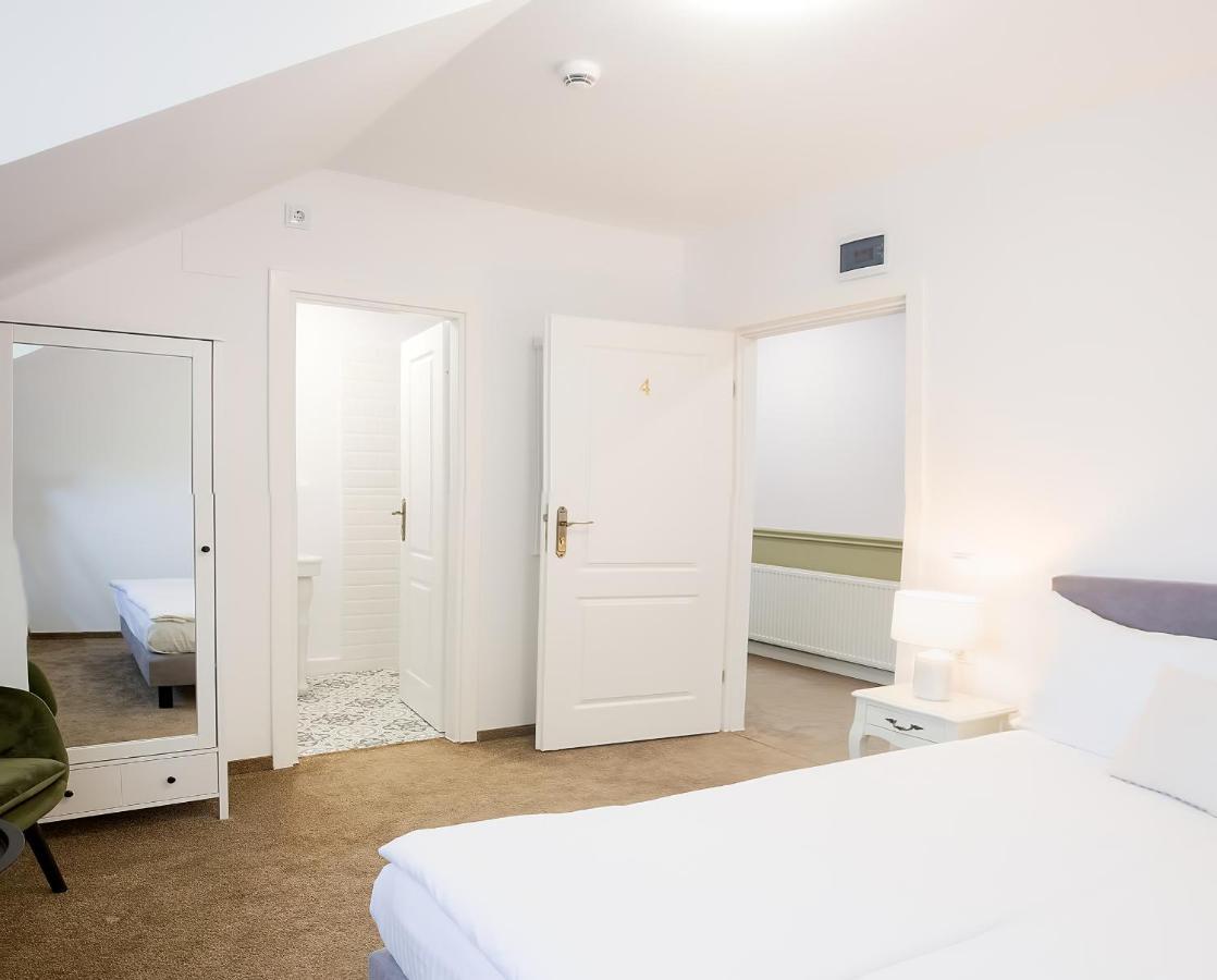 La Fontaine Hotel Hunedoara Eksteriør billede
