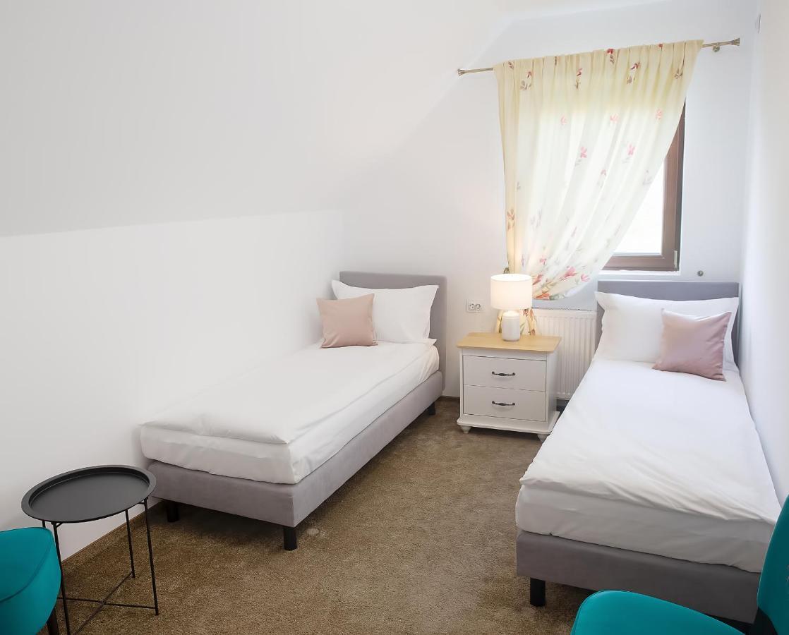 La Fontaine Hotel Hunedoara Eksteriør billede