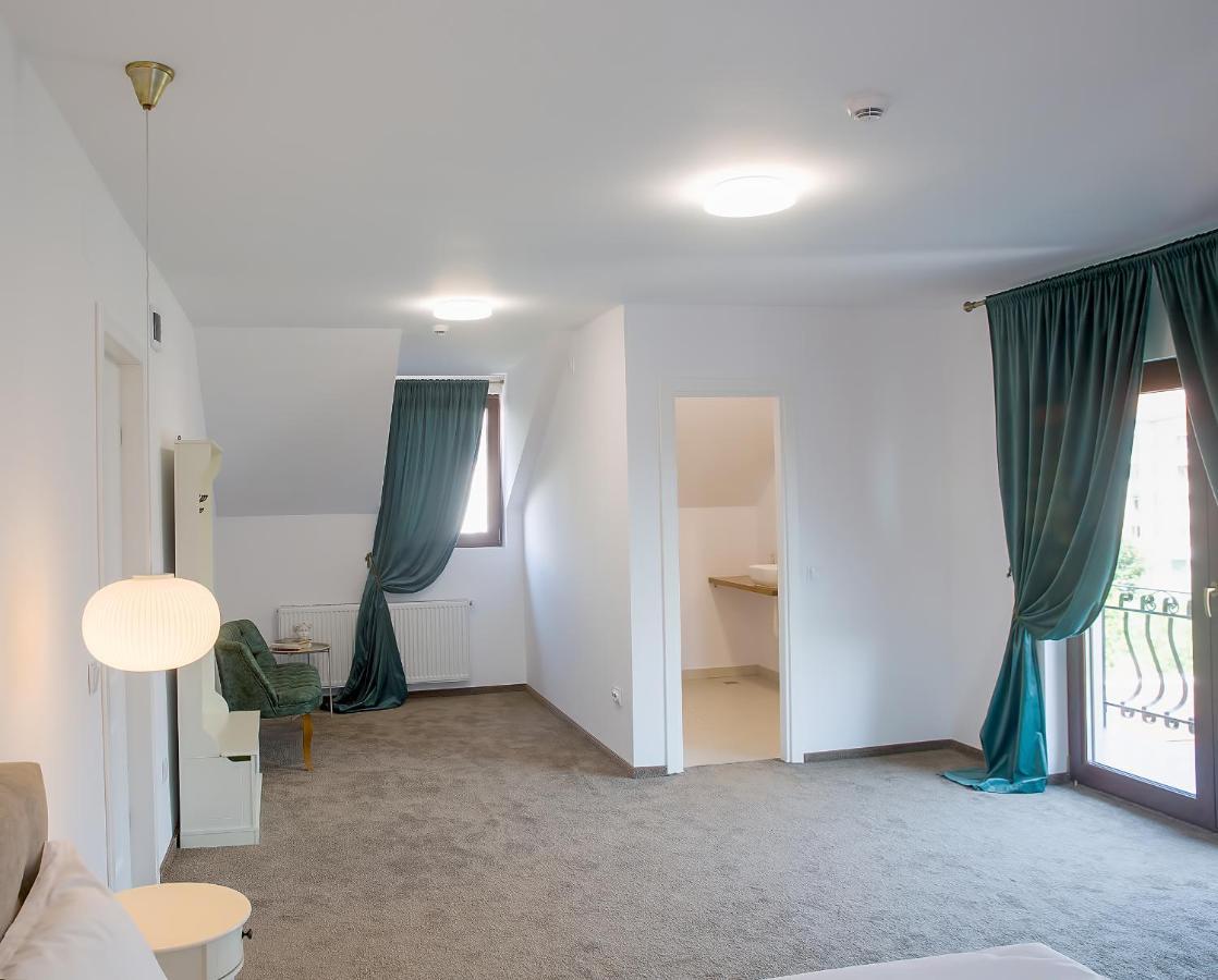 La Fontaine Hotel Hunedoara Eksteriør billede