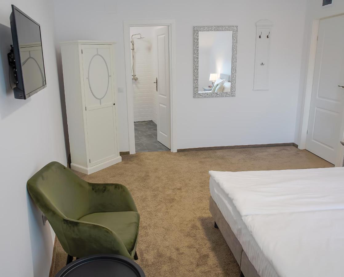 La Fontaine Hotel Hunedoara Eksteriør billede