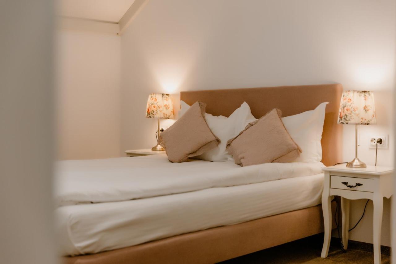 La Fontaine Hotel Hunedoara Eksteriør billede