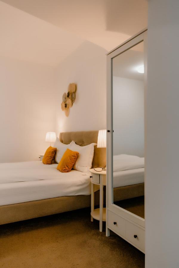 La Fontaine Hotel Hunedoara Eksteriør billede