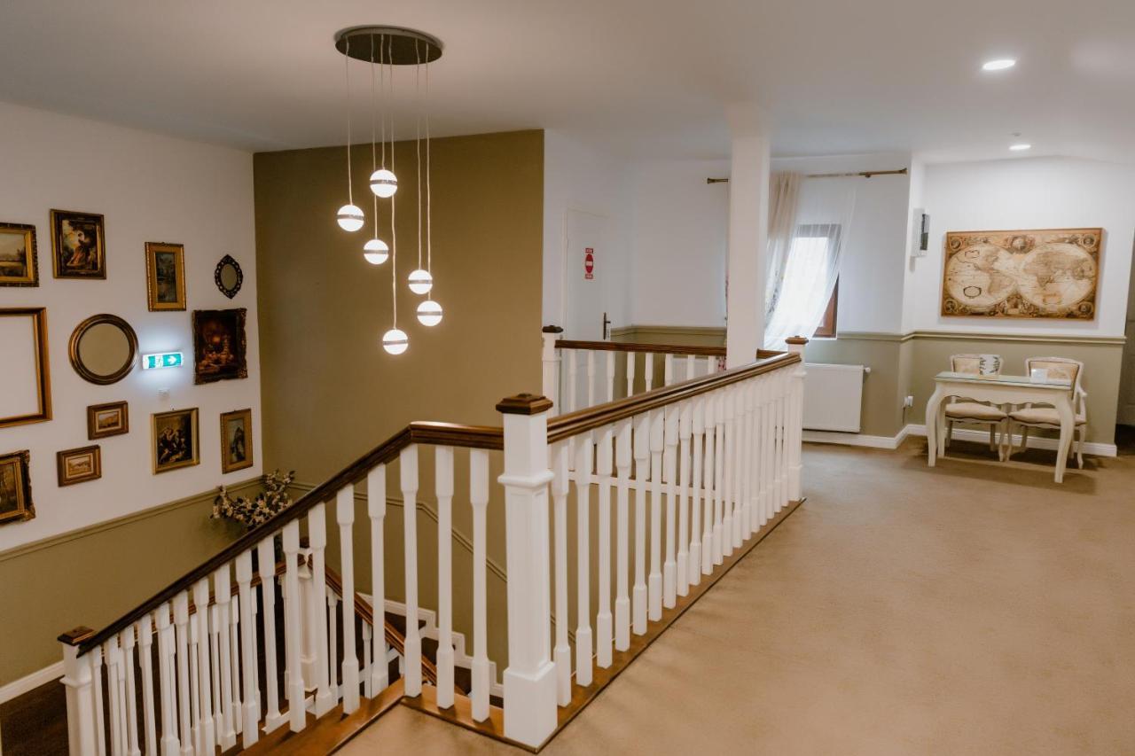 La Fontaine Hotel Hunedoara Eksteriør billede