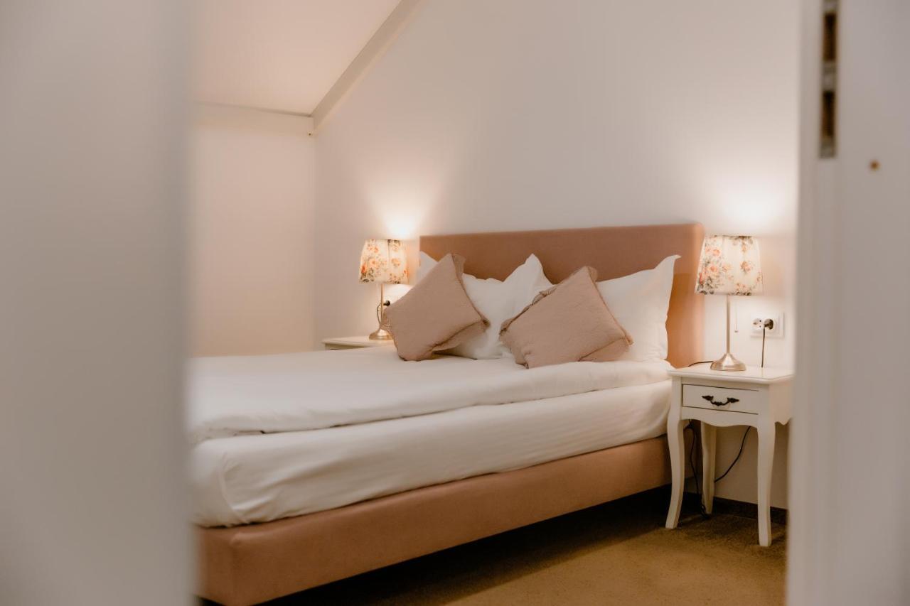La Fontaine Hotel Hunedoara Eksteriør billede