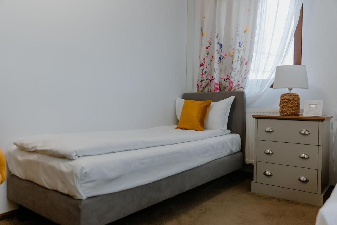 La Fontaine Hotel Hunedoara Eksteriør billede