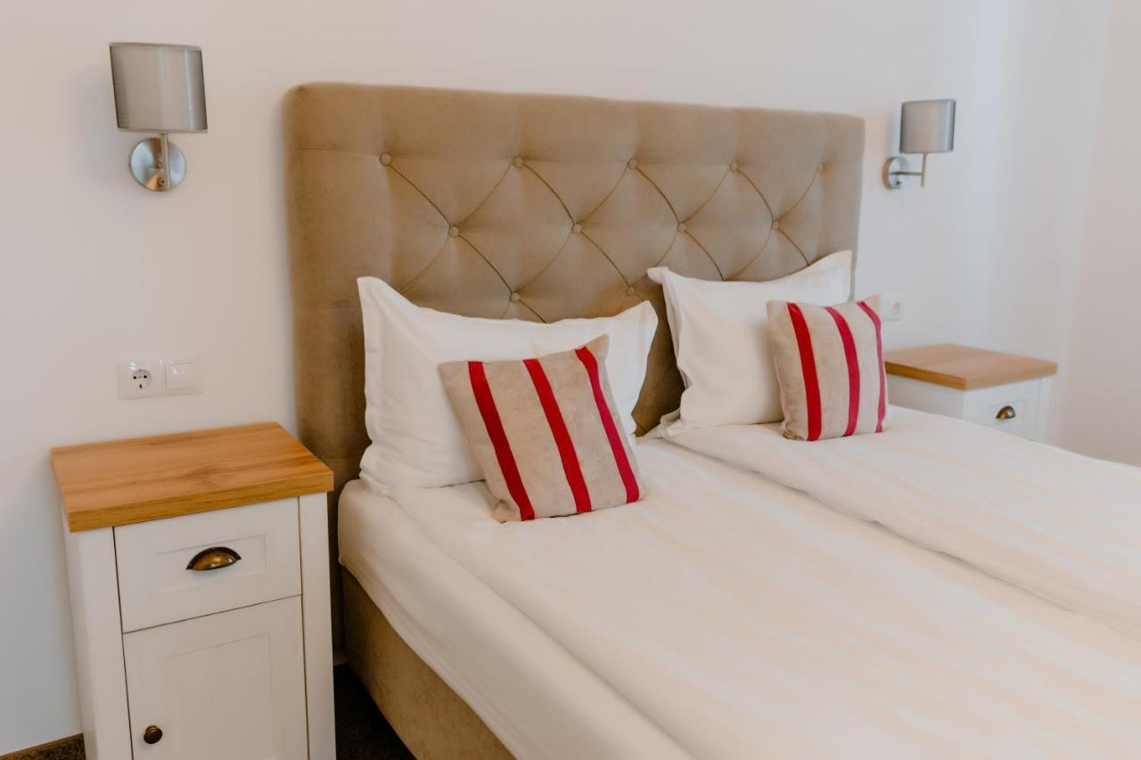 La Fontaine Hotel Hunedoara Eksteriør billede