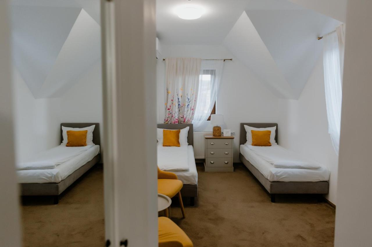La Fontaine Hotel Hunedoara Eksteriør billede