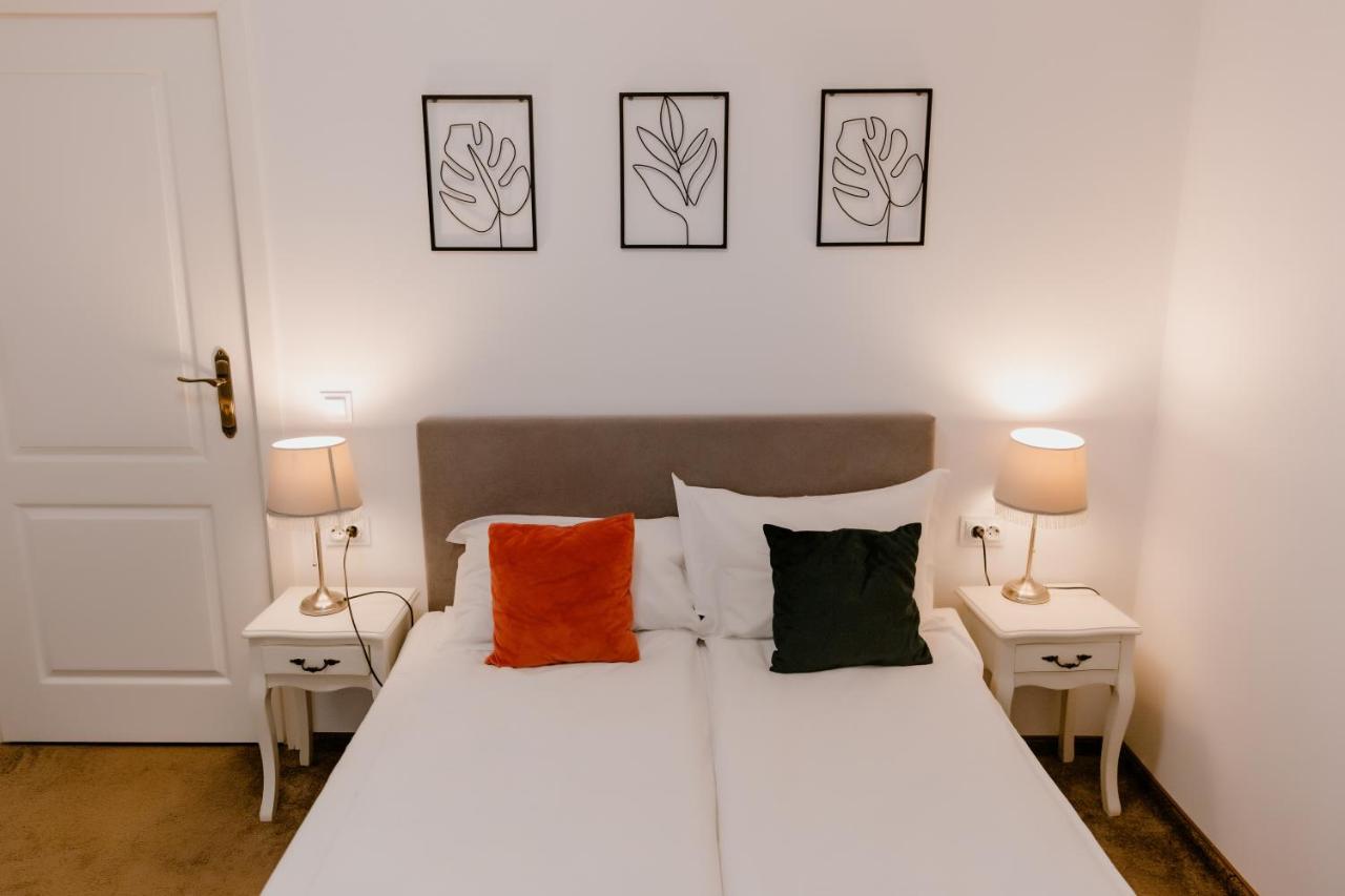 La Fontaine Hotel Hunedoara Eksteriør billede