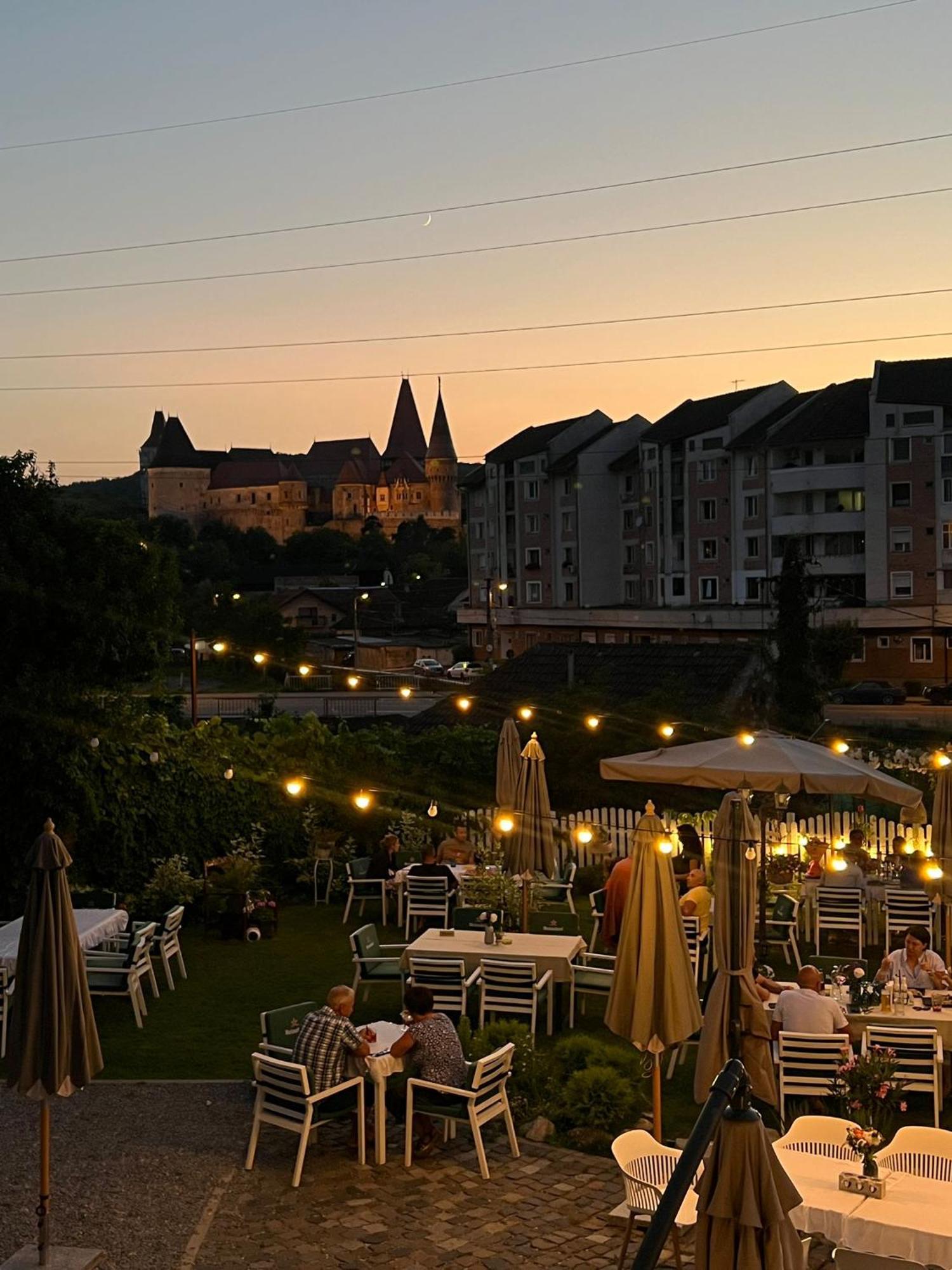 La Fontaine Hotel Hunedoara Eksteriør billede