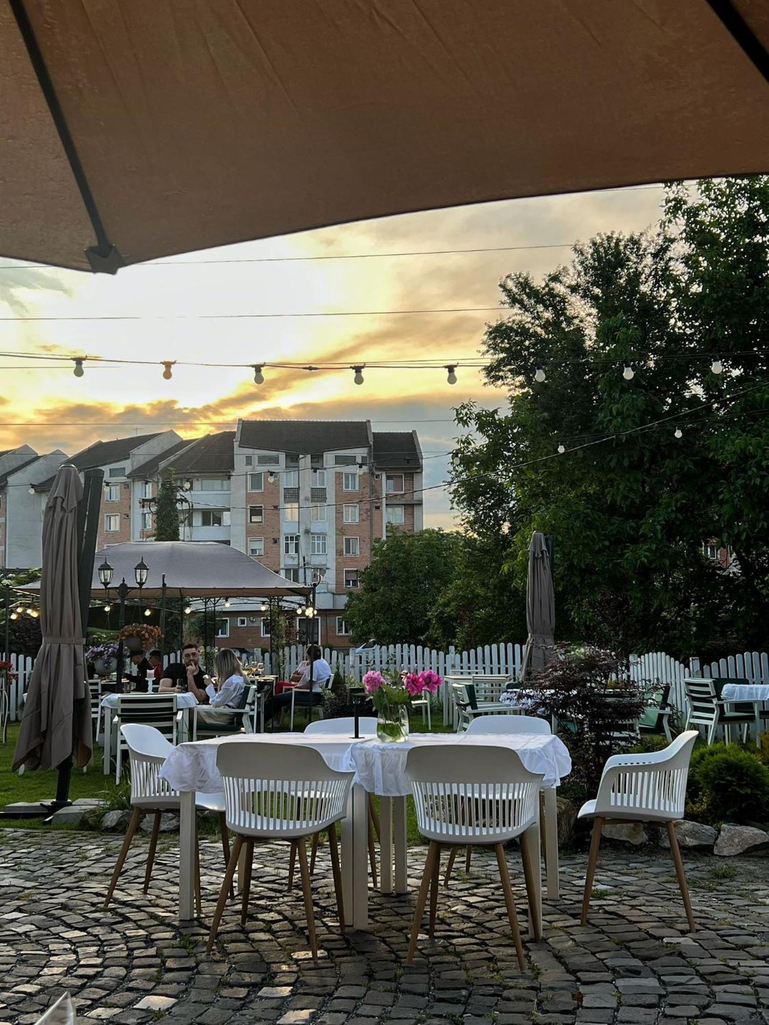La Fontaine Hotel Hunedoara Eksteriør billede